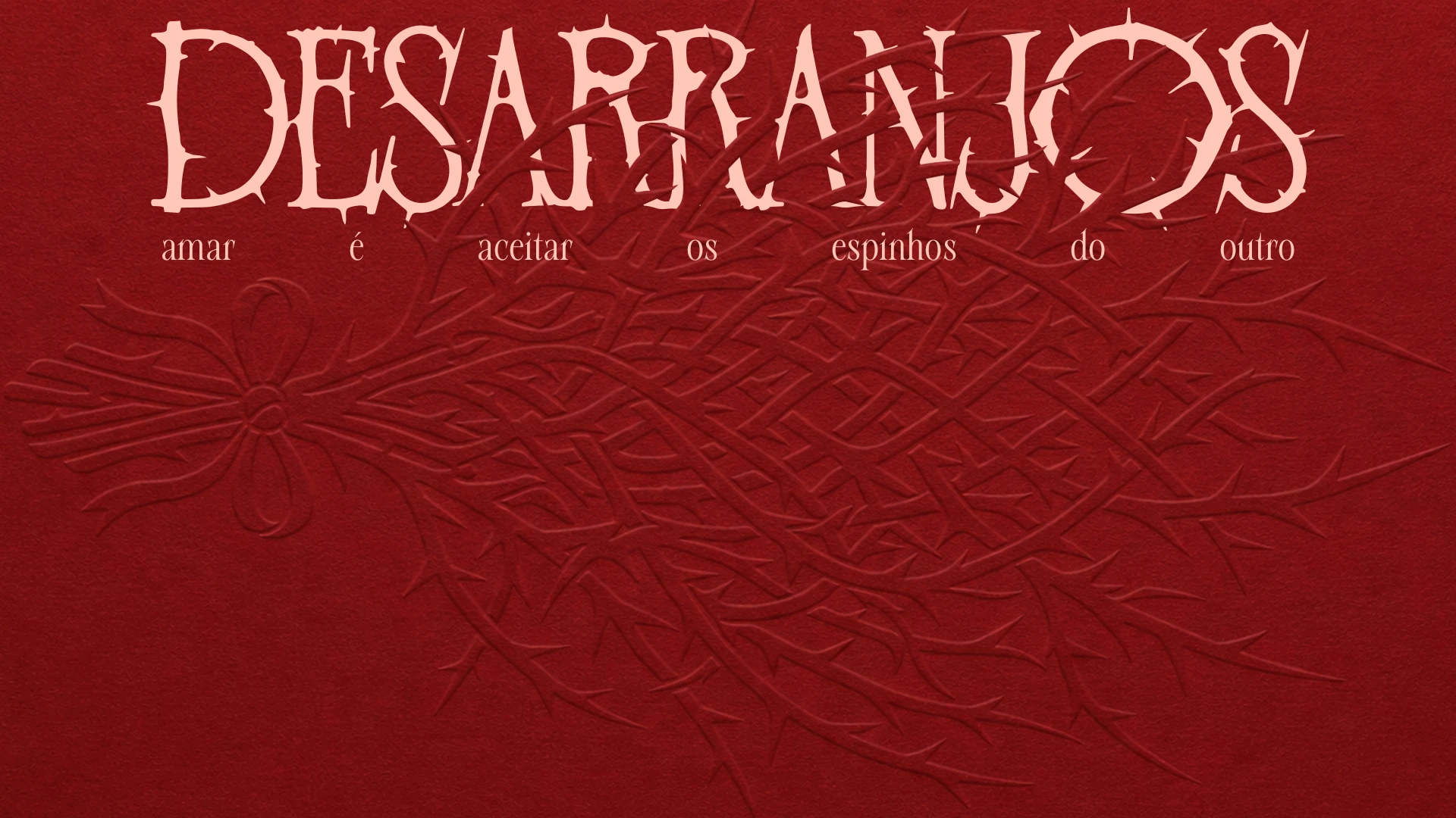 Imagem com fundo vermelho texturizado, apresentando ao centro uma coroa de espinhos em relevo; no topo, a palavra “DESARRANJOS”, e logo abaixo a frase “amar é aceitar os espinhos do outro”.